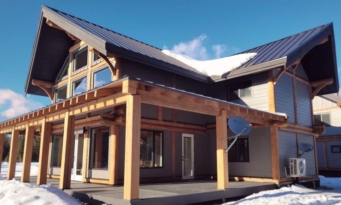 Central Okanagan Station Balnéaire | McCulloch Lake Resort -Chalet 2 PRIVATE HOTTUB, 4 Bedroom, 2 Livingroom, 3 Bath