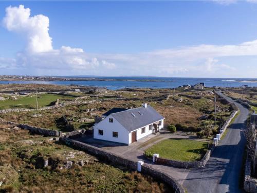 Connemara Maison | McDara Island View