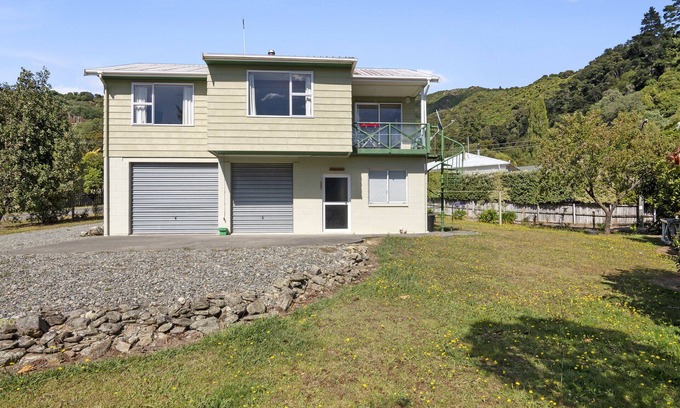 Havelock Maison | McFalls Bach - Havelock Holiday Home