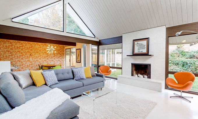 Garden Home-Whitford Maison | MCM home with atrium & yoga area near Nike HQ, Intel & Washington Square Mall