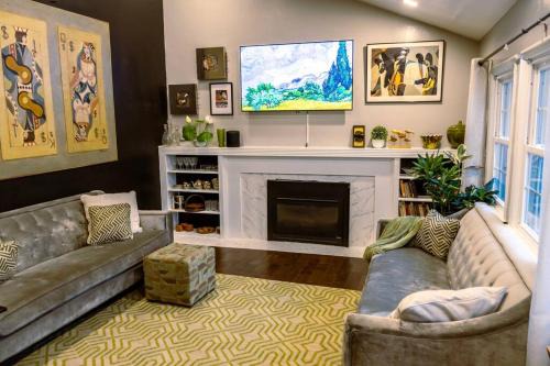 Cheverly Appartement | MCM w HotTub, Metro, Games, Grill, Tons of Space