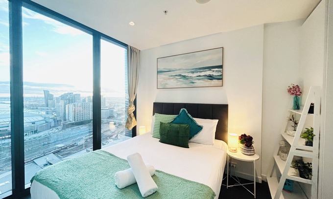Melbourne Central Business District Appartement | ❤️MDSTS07/InnerCBD/SkyHigh View/1Min To Station/FREE(Heated Pool/GYM/Tram)