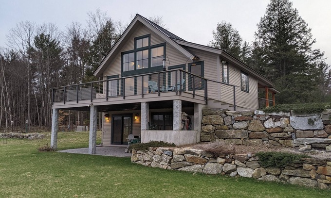 Hancock Maison | Meadow House at Powder Mill Pond - a nature lover's paradise