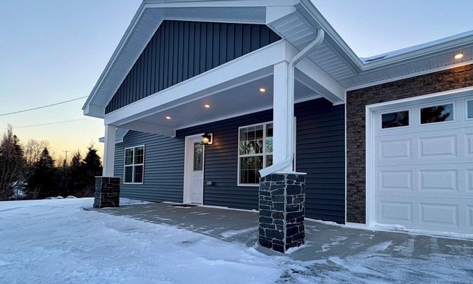 Linneus Appartement | Meadow Lane - Brand New, 2025! On Snowmobile Trail. 6 miles to Houlton.