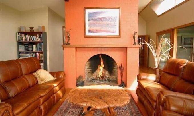 Meroo Meadow Maison | Meadow Mountain Lodge -Berry
