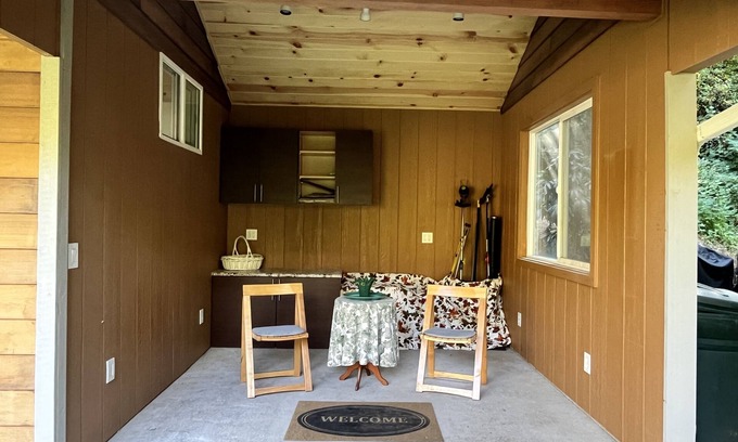 Lake Forest Park Cabine | Meadow View Cabin