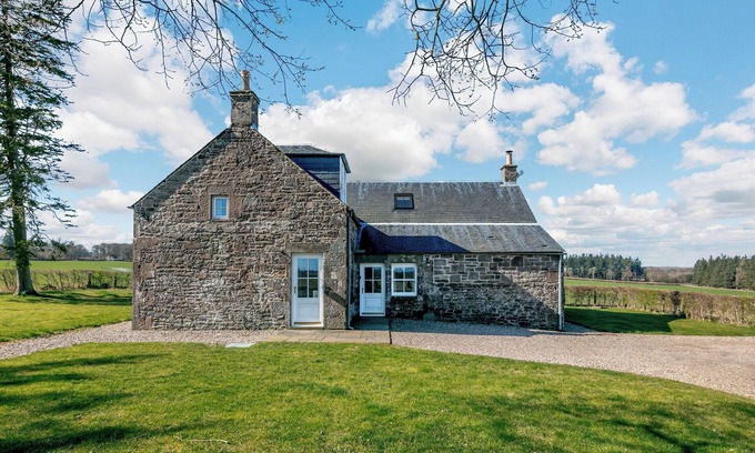 Forfar Cottage | Hébergement de 3 chambres à Lour, près de Forfar