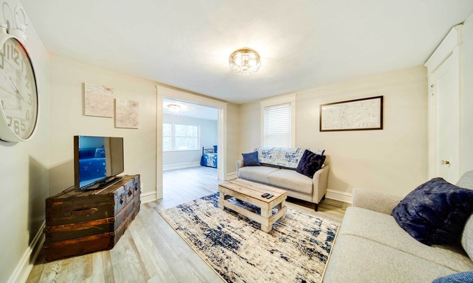 Meadville Appartement | Meadville Apartment w/ Deck < 2 Mi to Allegheny!