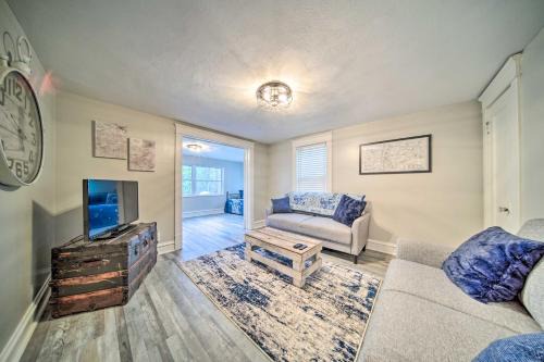 Meadville Appartement | Meadville Apartment with Deck Less Than 2 Mi to Allegheny!