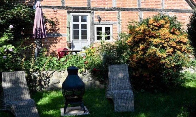 Dargun Appartement | Mecklenbü mit Teich, Kamin, Sauna und Hotpott