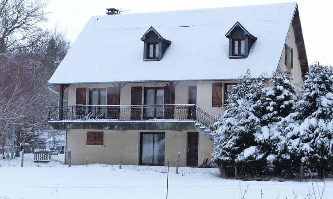 Saint-Sauves-d'Auvergne Maison | MEDICAL PRESCRIPTION: MAKE THE FULL OF ENERGY, OXYGENATION, REST, RELAXATION.