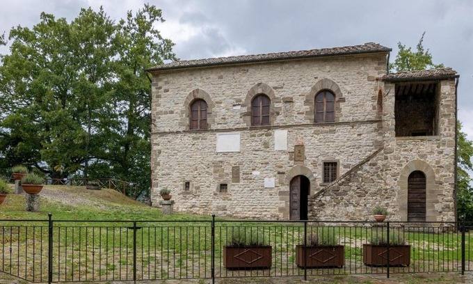 Caprese Michelangelo Maison | Medieval Farmhouse in Caprese Michelangelo with Terrace