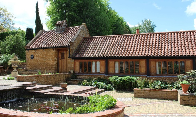 Sibford Gower Cottage | Luxe d'inspiration méditerranéenne dans l'Oxfordshire Cotswolds, près de Great Tew