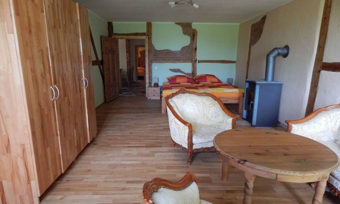 Altenkirchen Appartement | Meerblickwohnung - Meerzauber. Gutshaus Reidervitz mit Großem Lindengartenarten