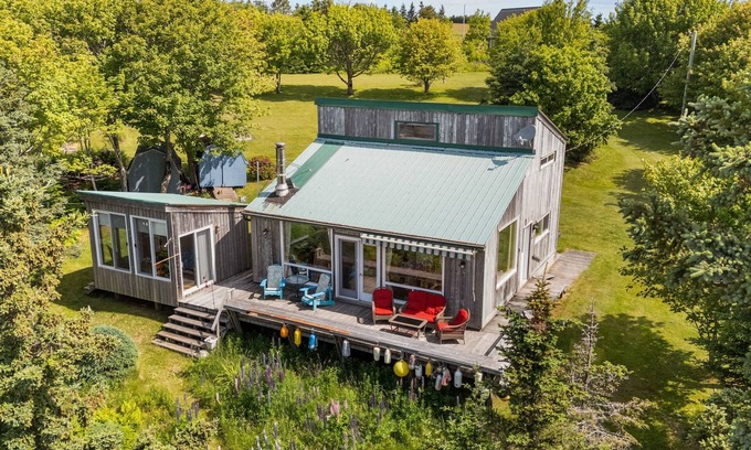 Souris Maison | Megvy - Oceanfront Property with Beach Access