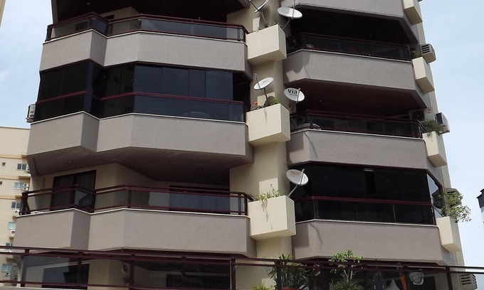 Castelo Branco Appartement | Meia Praia-Itapema / SC (Télévision par câble + Wifi + Air codé + Cheminée écologique)