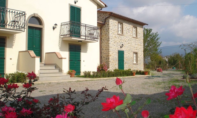 Cortona Appartement | Mela est un appartement autonome avec une grande piscine, WiFi gratuit et un parking