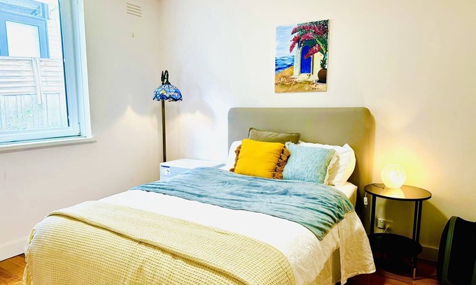 Hawthorn Maison | Melbourne: Air-conditioned, balcony, garden. Close to Rod Laver Arena and MCG.