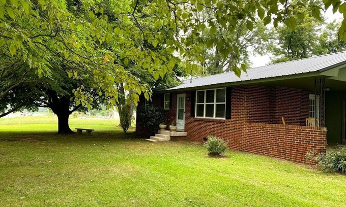Decherd Maison | Meme's Place- 6 miles from The Caverns!