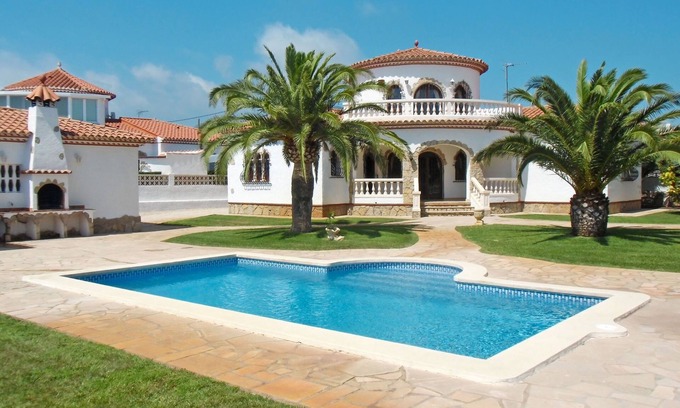 Miami Platja Maison | Memphis by Interhome