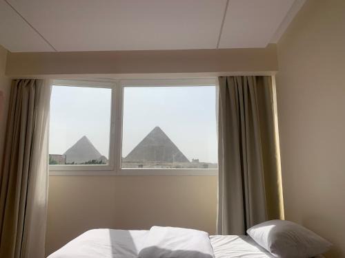 Al Haram Maison | Memphis Pyramids View
