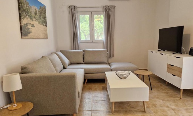 Kolaitis Maison | MemRo Village House