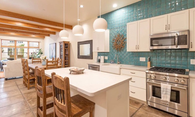 Menlo Park Maison | Mercado San Agustin | 2 BR 2.5 BA | Garage | Patio