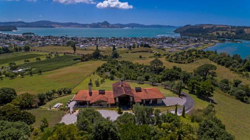 Cooks Beach Cabine | Mercury Ridge