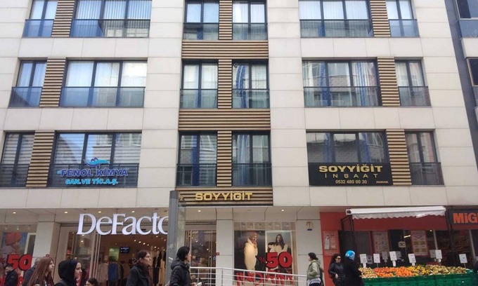 Kucukcekmece Appartement | Merkezi konumda çarşının tam üstünde ulaşımı kolay modern daire