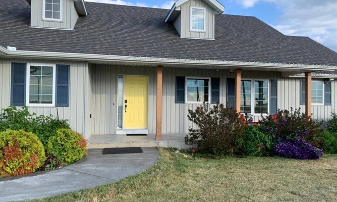 Merlin Maison | Merlin Home With Amazing Lake Erie Views