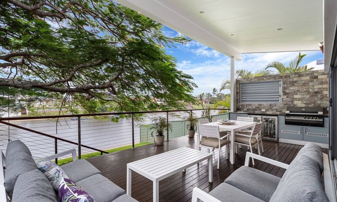 Mermaid Waters Maison | Mermaid Waters Waterfront Hideaway