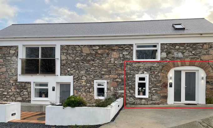 Newtownards Appartement | Merok Old Granary luxury accommodation for 2 persons in single unit.