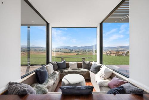 Merrijig Maison | Merrivale Hill, Merrijig - Sleeps 10