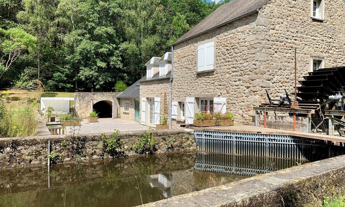 Marigny l'Eglise Maison | Merveilleux Moulin*** dans le Morvan, 6ha en bord de rivière et de forêt. 15 pl+