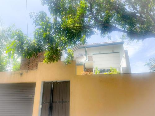 Thalapathpitiya Maison | Mervins & Indus Residence
