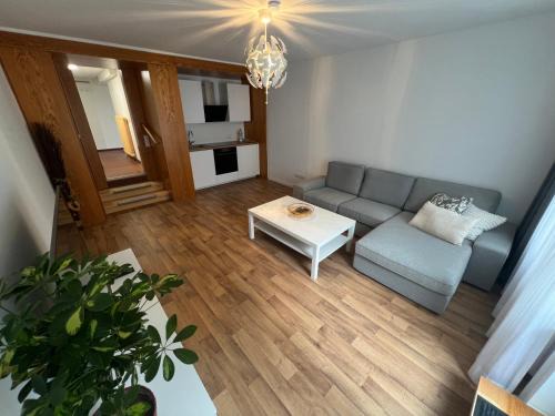 Tiefenbroich Appartement | Messenahe Moderne Zwei-Zimmer-Wohnung 42qm