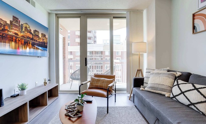 Ballston Appartement | Metro Access, Modern Comfort Apt