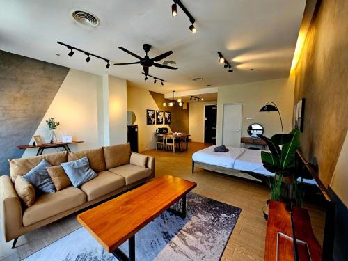 Taman Bukit Pantai Appartement | Metro Studio - Direct LRT access, near Pantai Hospital, University Malaya, Mid Valley, Bangsar