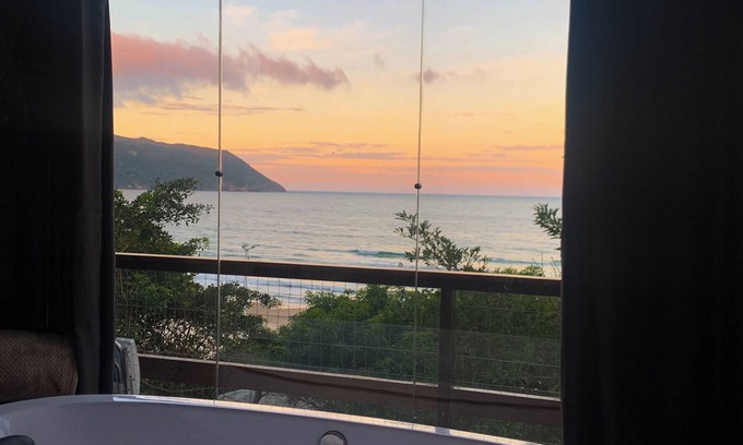 Rio das Pacas Maison | Miranted0ceano, casa em frente a Praia da Solidão Florianópolis