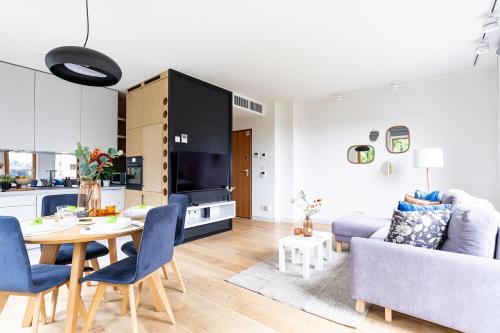 Praga Appartement | Mia Okrzei National Stadium Area with Parking and AC
