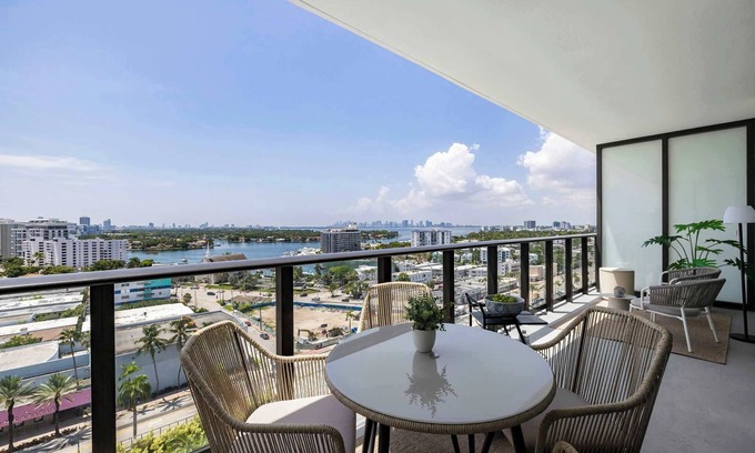 North Beach Appartement | Miami Beach Retreat Cozy 1BR Steps from the Shore!