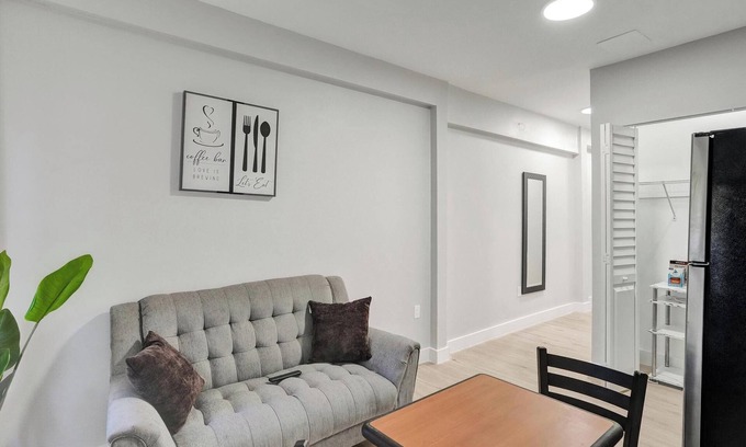 North Miami Beach Maison | Miami Guest Suite with AC/WI-FI