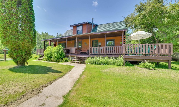 Mio Cabine | Michigan Cabin w/ On-Site Fishing Pond & Deck