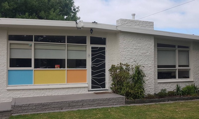 Rosebud Maison | Mid Century 60's beach house close to beach