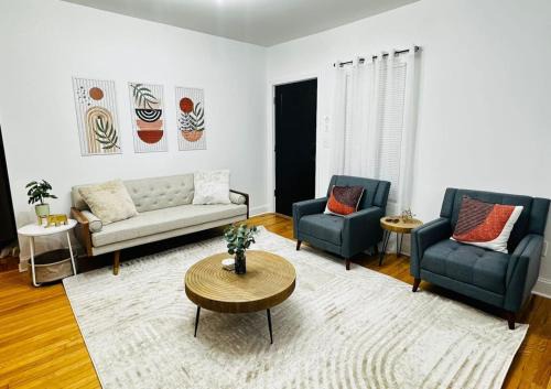 Fitchburg Appartement | Mid-Century Comfort & Style