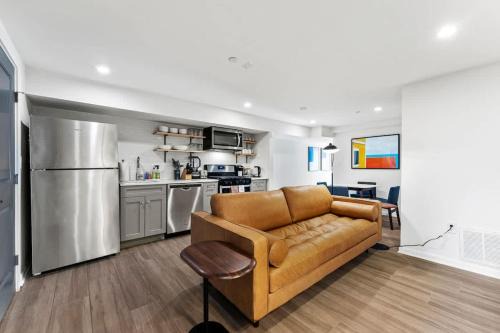Bloomingdale Maison | Mid-Century DC Condo Central Bloomingdale 2BR & 1BA #DCottage