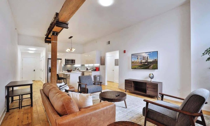 Downtown Columbus Appartement | Mid-Century Downtown Loft (Free Parking)