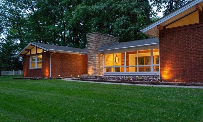 Valparaiso Maison | mid-century dream house so peaceful and quiet just a place to relax