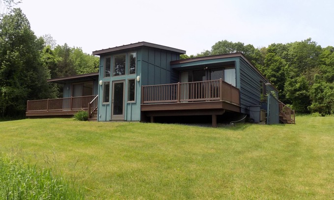 Pine Plains Maison | Maison Mid-Century entourée de prés