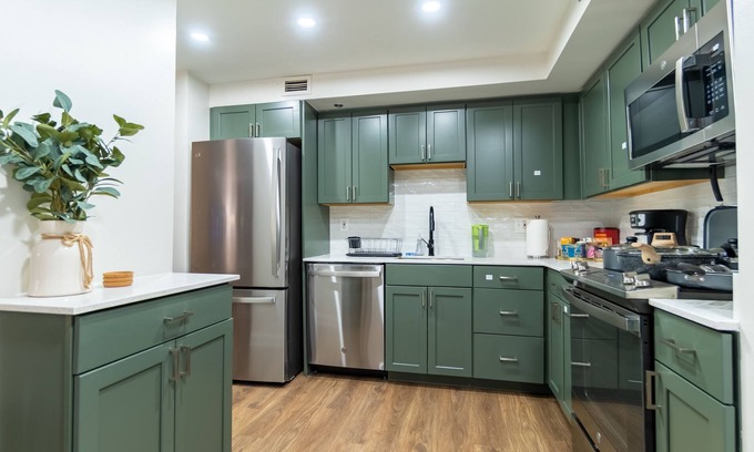Pentagon City Copropriété | Mid Century Modern Deluxe 2BR Cozy King bed l GYM l Tranquil 5 min to DC/Mall/✈️